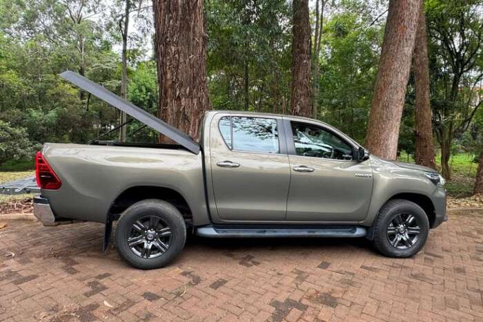 HILUX DOUBLE CABIN